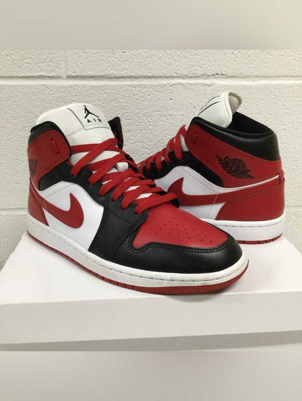 Nike Air Jordan 1 Mid 'Alternate Bred Toe' Womens Size 7 BQ6472 - Picture 3 of 10